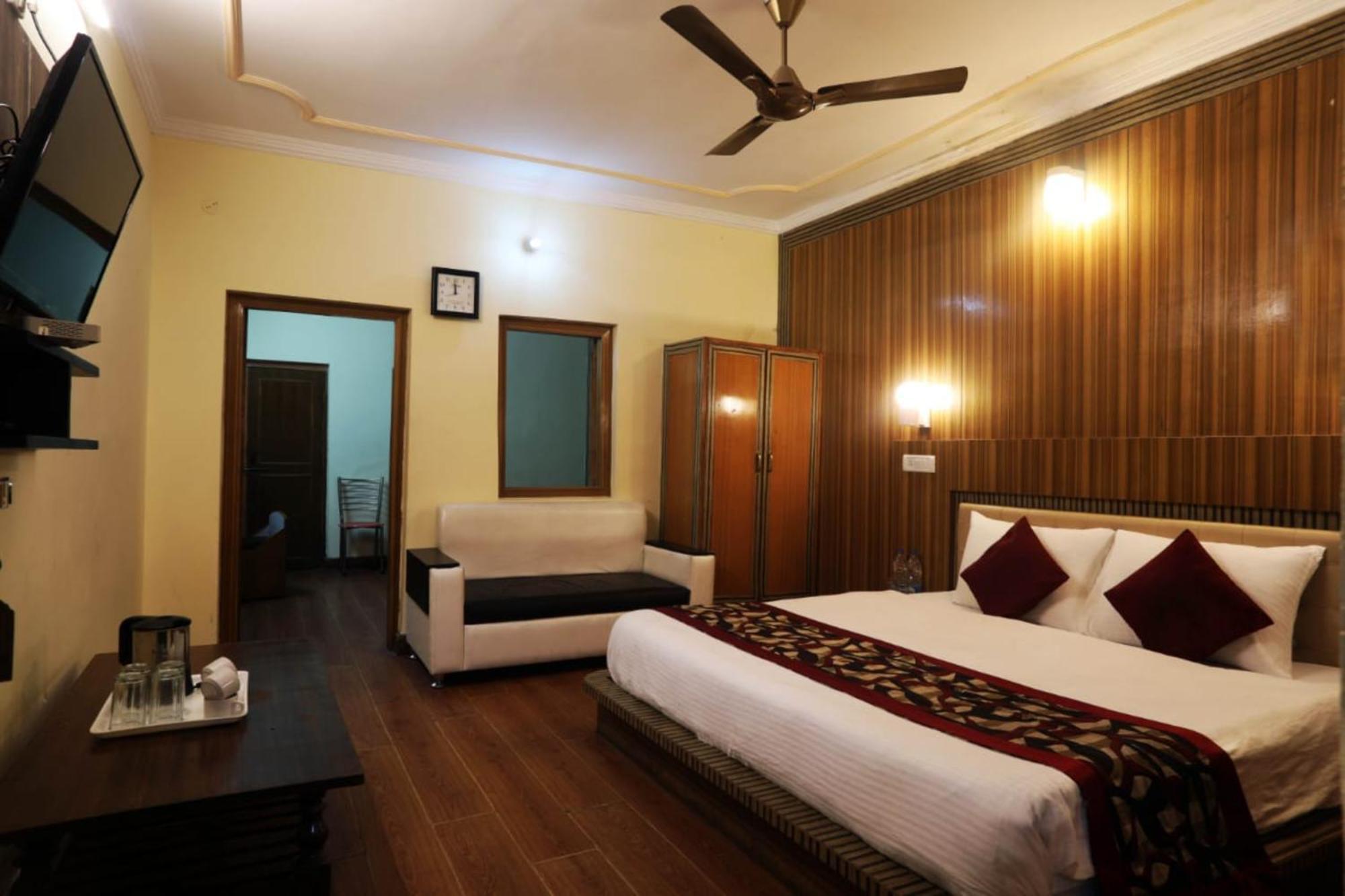 Goroomgo Moon Nainital Near Naini Lake - Parking & Lift Facilities -Hygiene And Spacious Room - Best Seller 外观 照片