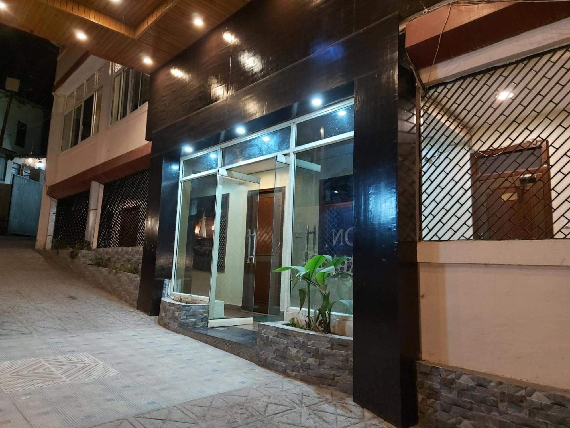 Goroomgo Moon Nainital Near Naini Lake - Parking & Lift Facilities -Hygiene And Spacious Room - Best Seller 外观 照片