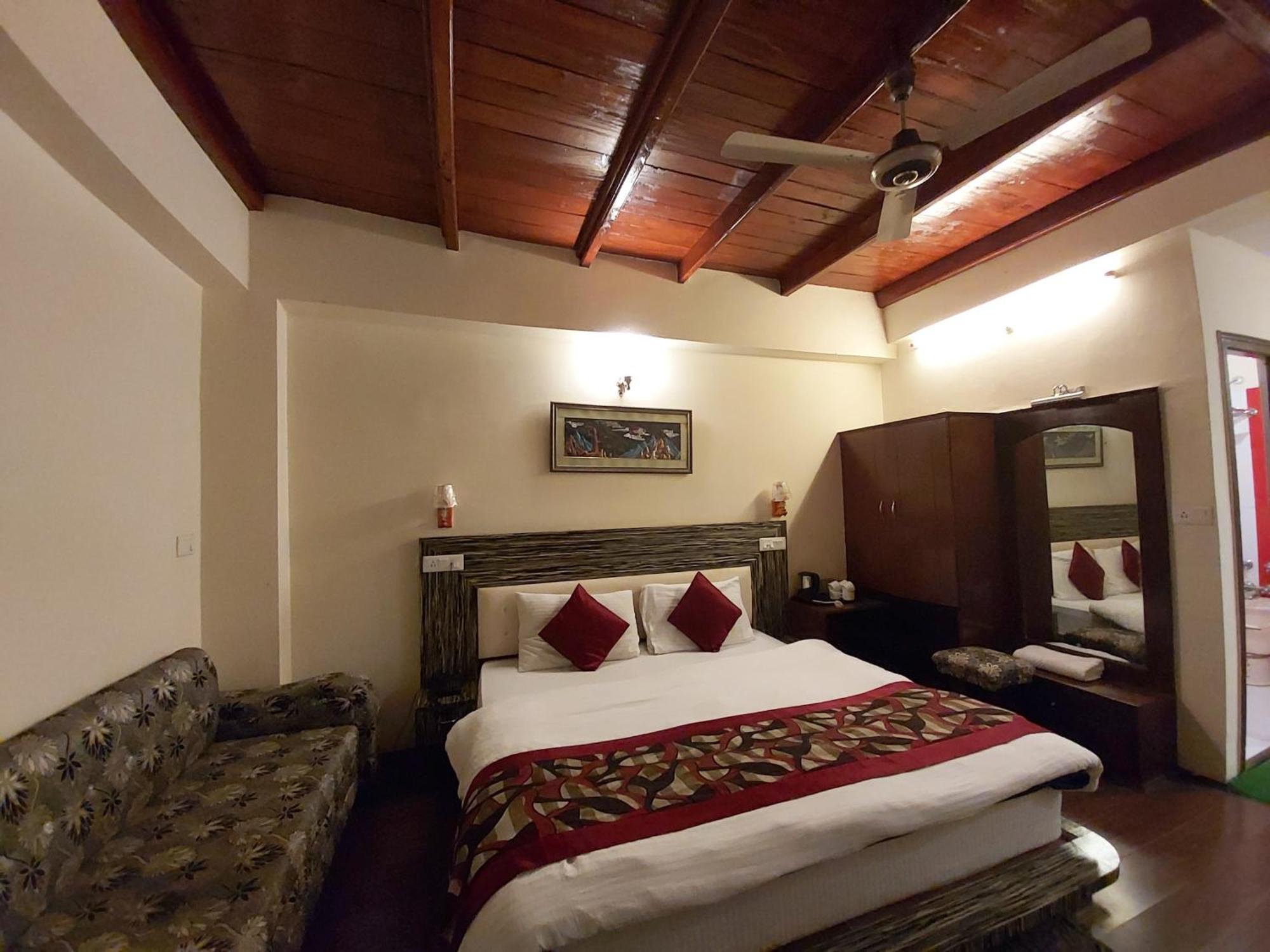 Goroomgo Moon Nainital Near Naini Lake - Parking & Lift Facilities -Hygiene And Spacious Room - Best Seller 外观 照片