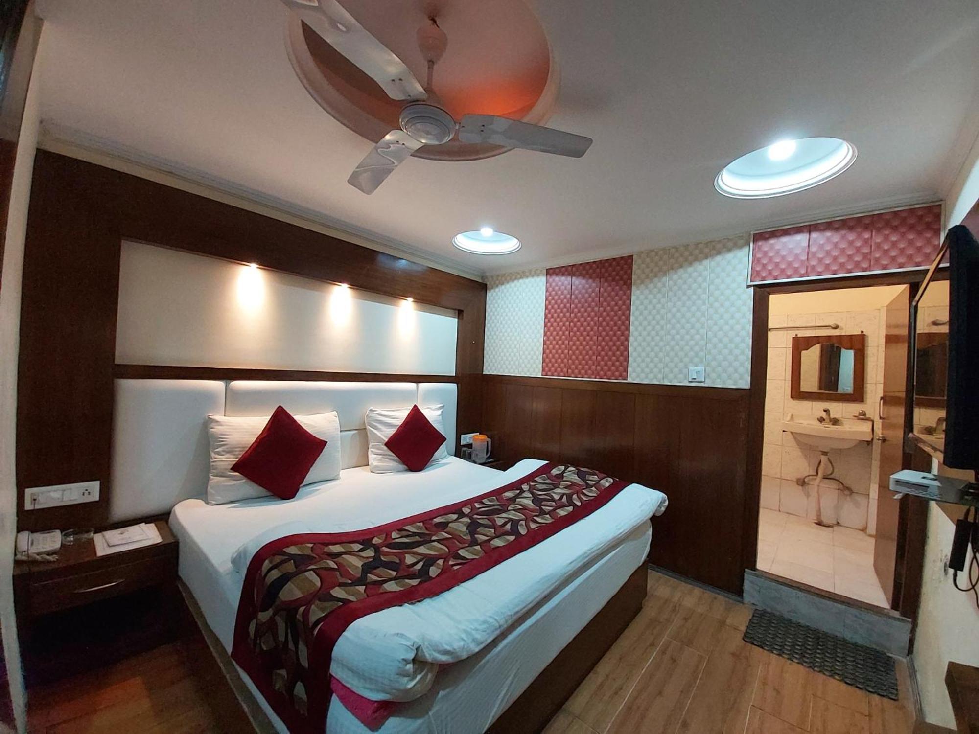 Goroomgo Moon Nainital Near Naini Lake - Parking & Lift Facilities -Hygiene And Spacious Room - Best Seller 外观 照片
