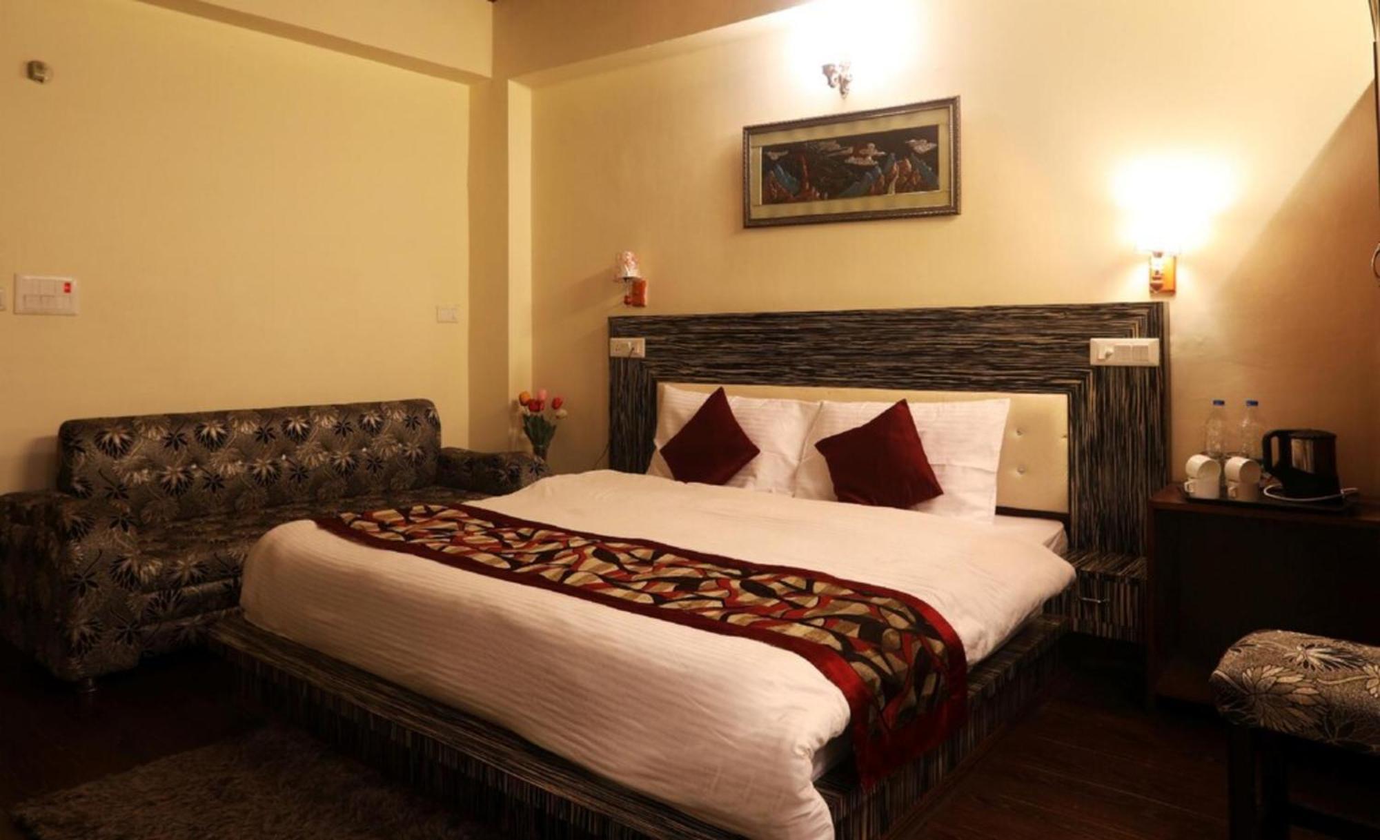 Goroomgo Moon Nainital Near Naini Lake - Parking & Lift Facilities -Hygiene And Spacious Room - Best Seller 外观 照片