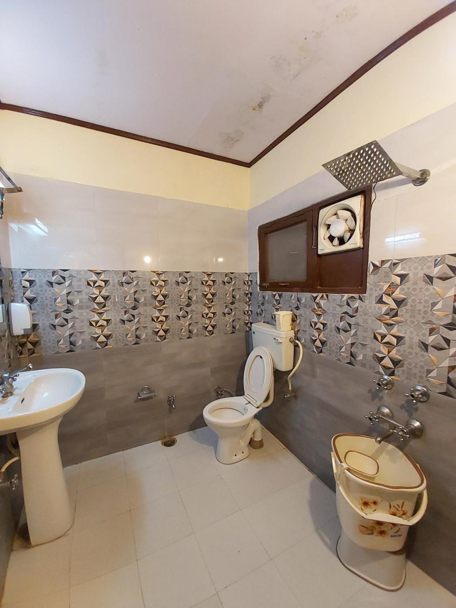 Goroomgo Moon Nainital Near Naini Lake - Parking & Lift Facilities -Hygiene And Spacious Room - Best Seller 外观 照片